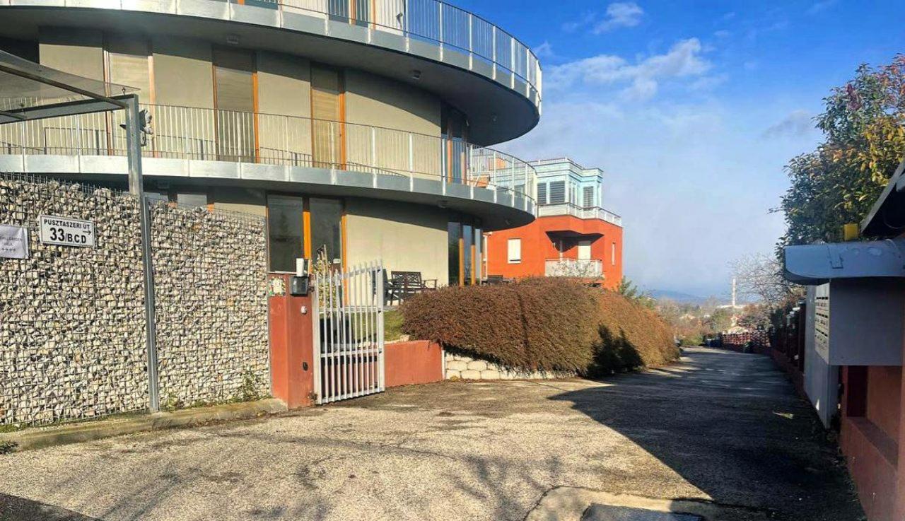 Rosehill Garden Family Villa With A Great Budapest View Eksteriør billede