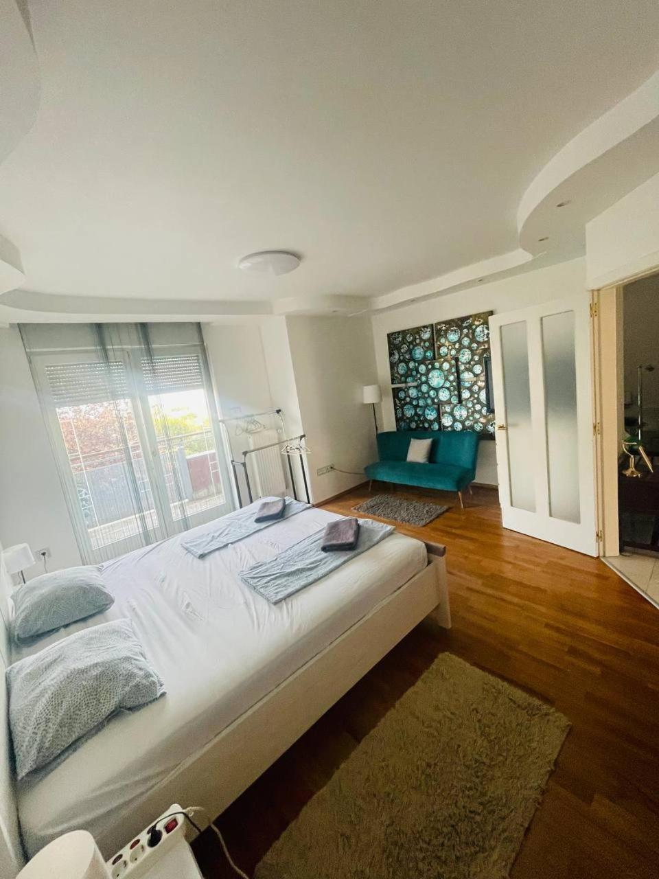 Rosehill Garden Family Villa With A Great Budapest View Eksteriør billede